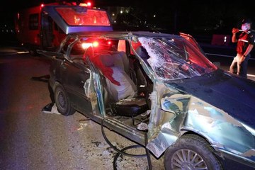 Bolu Dağı'nda tomruk kamyonuna çarpan otomobildeki bir kişi yaralandı