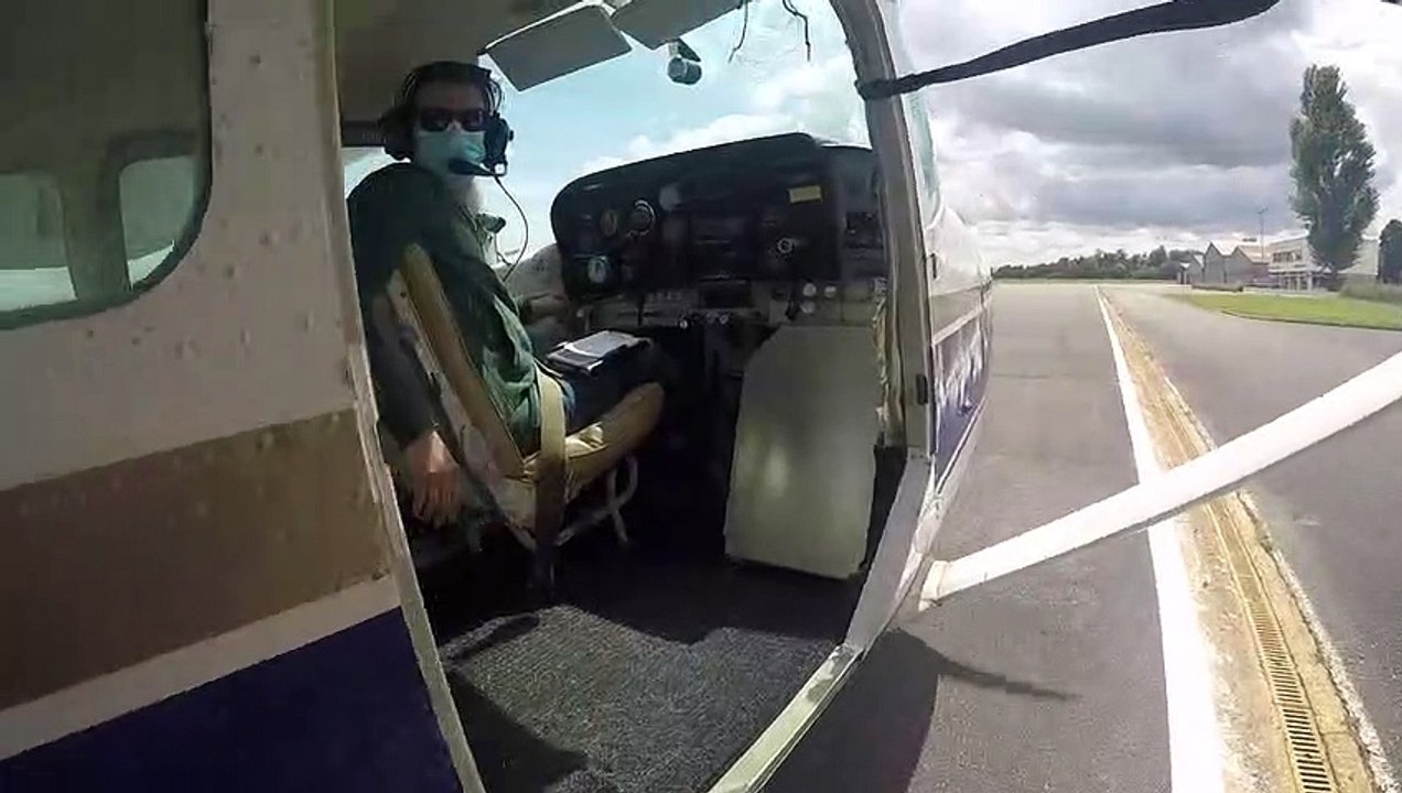 Saut en parachute avec Auvergne Chute Libre à Vichy-Charmeil