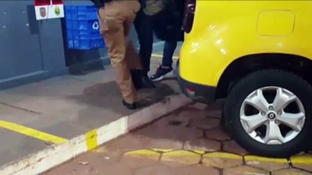 Homem é detido acusado de furtar celular de dentro da bolsa da vítima
