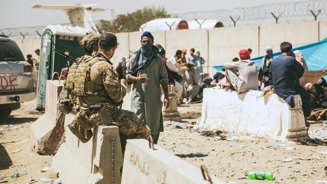 US asks citizens to leave Kabul airport gates 'immediately'