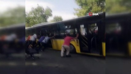 İETT Otobüsü yolda askıda kaldı, vatandaşlar kurtarmak için seferber oldu