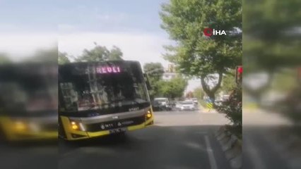 İETT Otobüsü yolda asılı kaldı, vatandaşlar kurtarmak için seferber oldu