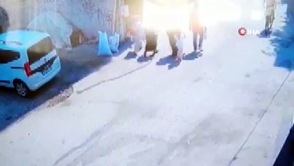 Bisikletli kapkaççı önce kameralara sonra polise yakalandı