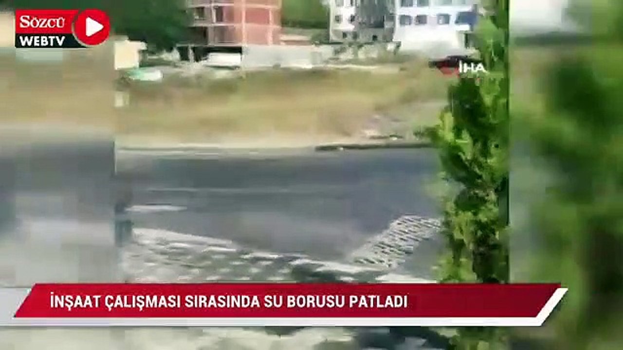 İnşaat çalışması sırasında su borusu patladı, su metrelerce yükseğe fışkırdı