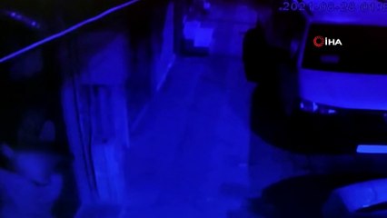 Sultangazi'de pastaneye giren hırsız güvenlik kamerasında