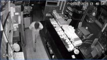 Son dakika haberleri | Sultangazi'de pastaneye giren hırsız güvenlik kamerasında