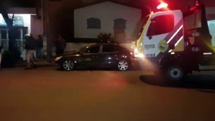 Equipes da Copel realizam troca de poste que foi atingido durante a madrugada na Avenida Brasil