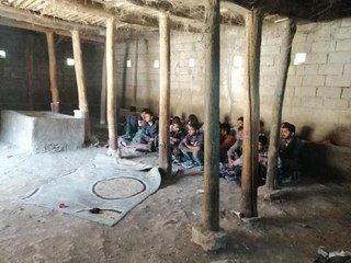 VAN'DA İKİ AHIRDA 42 KAÇAK GÖÇMEN YAKALANDI