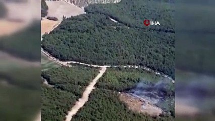 Foça'daki orman yangınına havadan müdahale helikopter kamerasında
