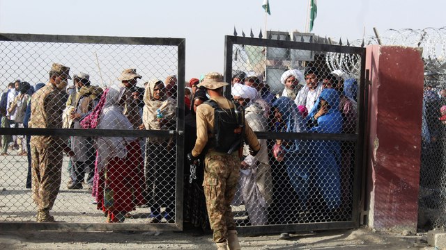 كاميرا الجزيرة ترصد حركة المسافرين بين باكستان وأفغانستان