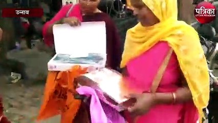 सदर विधायक द्वारा दी गई साड़ी निकली फटी पुरानी, वापस करने पहुंची महिलाएं