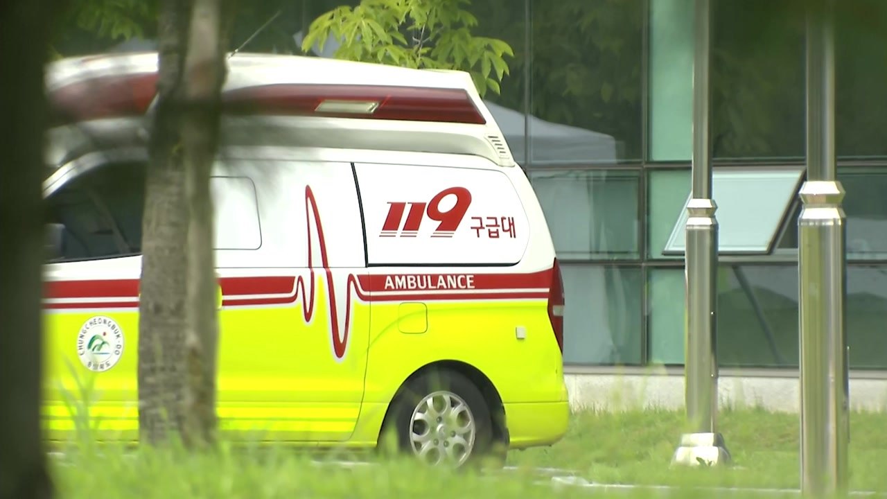 아프간 특별기여자 4명 코로나19 확진...생활치료센터로 긴급 이송 / YTN