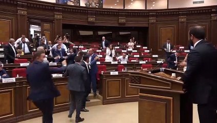 Επεισόδια στη Βουλή της Αρμενίας