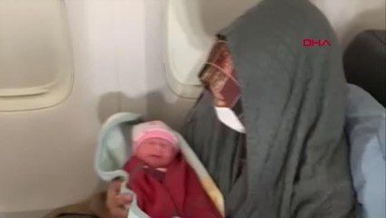TAHLİYE UÇUŞUNDA HAVVA BEBEK DÜNYAYA GELDİ
