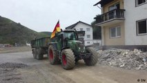 Germany: Volunteers help with flood cleanup