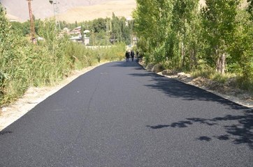 Esendere beldesinin yolları sıcak asfaltla kaplanıyor