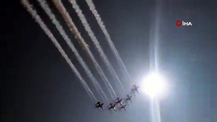 MSB, Türk Yıldızlarının gökyüzüne ay yıldız çizdiği anları paylaştı