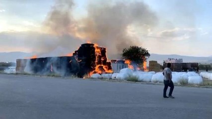 Son dakika... Tonlarca saman balyası ile TIR yangında küle döndü