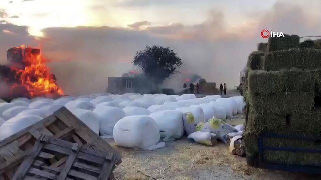 Tır üzerindeki saman balyaları alev alev yandı