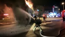 İstanbul'dan Denizli'ye gelen yolcu otobüsü kent merkezinde alev alev yandı