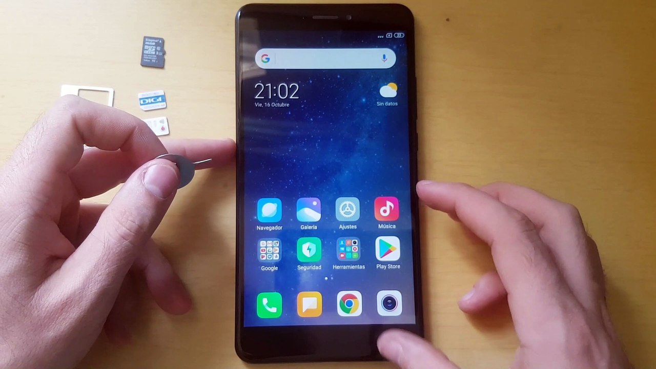 Cómo insertar SIM (Micro / Nano-SIM) y / o Micro-SD en XiaoMi Mi Max 2 (MDE40).