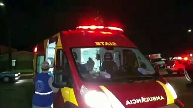 Mulher fica ferida após colisão entre carro e moto na AV. Tito Muffato