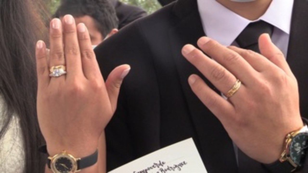 Unas 200 parejas contraen matrimonio en una ceremonia comunitaria en Perú