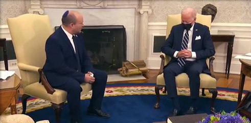 Şok eden görüntüler... Bunak Biden canlı yayında uyuyakaldı