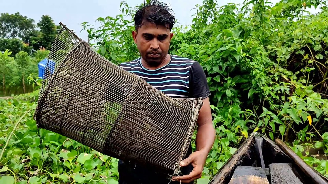 Amazing Traditional Fishing By Village People in River | Primitive System Fishing Asian People 2021.