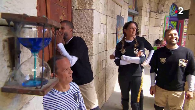 Regardez Baptiste Giabiconi déclenche l'hilarité des téléspectateurs hier soir sur France 2 en oubliant que dans Fort Boyard, l'objectif est de découvrir des clefs : Qu’est-ce qu’il faut trouver les gars ?