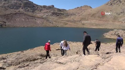 3 bin 400 rakımda bulunan Sat Buzul Göllerine doğa yürüyüşü