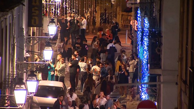 Жители Лиссабона стали жертвами раннего закрытия баров