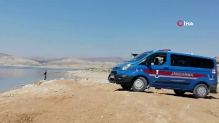 Jandarma nöbet tuttu, yangın söndürme uçağı barajdan su takviyesi yaptı