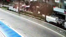 Motosiklet ve otomobilin çarpıştığı feci kaza kamerada