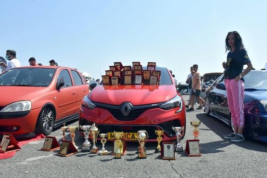 MODİFİYE ARAÇ TUTKUNLARI TEKİRDAĞ'DA BULUŞTU; 300 ARAÇ SERGİLENDİ