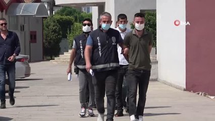 Kendini ihbar ettiğini öne sürdüğü şahsı bıçakladı