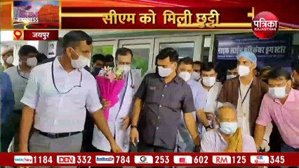 अस्पताल से छुट्टी के बाद घर पहुंचे गहलोत, परिवार के साथ बिताया समय