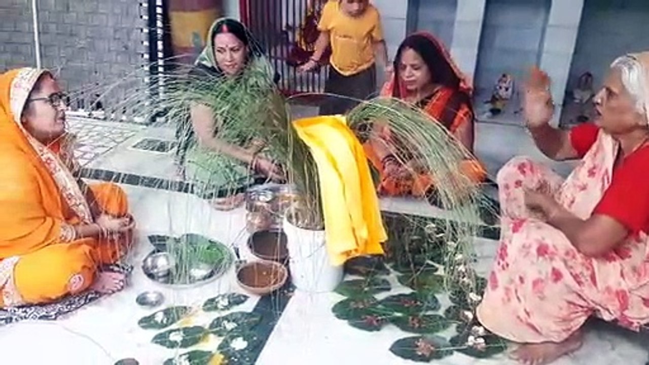 Video : ललही छठ पर महिलाओं ने संतान की लंबी आयु के  लिए की कामना