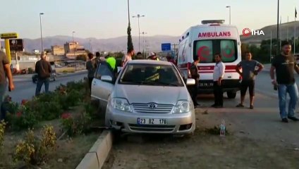 - Elazığ'da 5 kişinin yaralandığı kaza güvenlik kamerasında