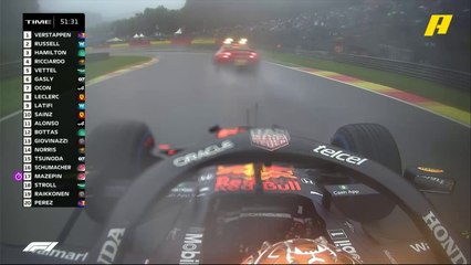 لحظة رفع الأعلام الحمراء لاستحالة إقامة السباق في مثل هذه الأجواء