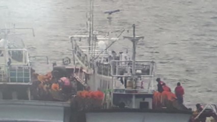 12명 탄 어선에서 불...부근 선박 도움으로 진화 / YTN