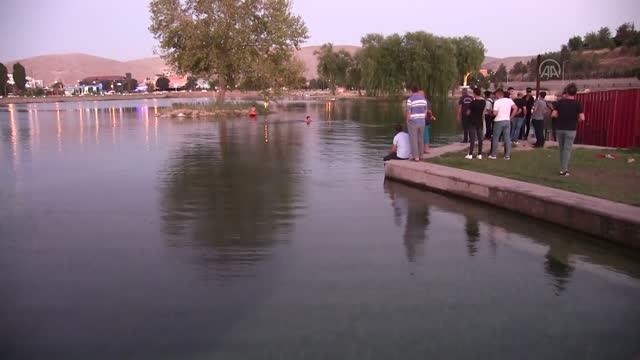 KAHRAMANMARAŞ - Göldeki adacıkta mahsur kalan genci itfaiye ekipleri kurtardı