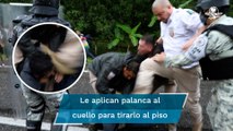 Captan en video a agente mexicano pateando cabeza de migrante en Tapachula