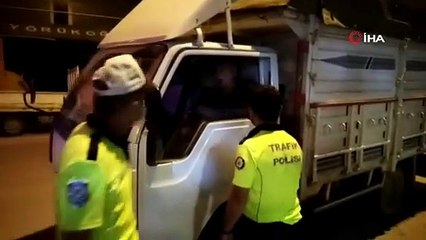 Bursa'da pes dedirten anlar! Direksiyon başında sızan sürücüye uyarı