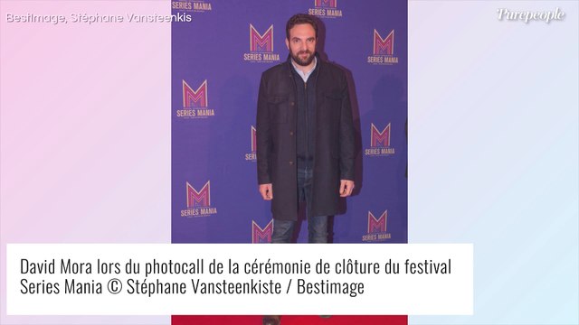 David Mora (Scènes de ménages) torse nu avec son bébé dans les bras, son physique interpelle