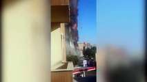 Milano, grattacielo in fiamme: fumo e detriti dall'edificio devastato dall'incendio