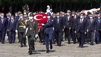 Devlet erkanı Büyük Zafer'in 99'uncu yıl dönümünde Anıtkabir'de