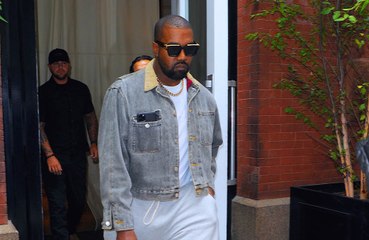 Descargar video: Kanye West claims Universal released Donda without his approval