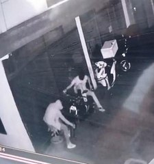 KAĞITHANE'DE MOTOSİKLET HIRSIZLIĞI KAMERADA