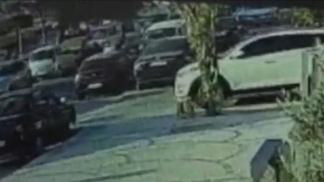 BEŞİKTAŞ KULÜBÜ BAŞKANI ÇEBİ'NİN LÜKS OTOMOBİLİNİN ÇALINDIĞI ANLAR KAMERADA